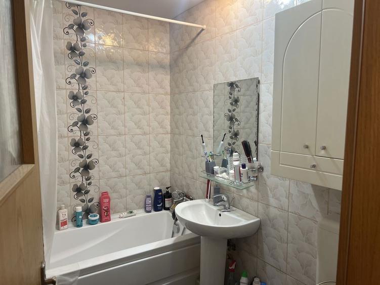 Inchiriez ap 3 camere 2 bai parcare 2 holuri debara 82 mp complet mobilat utilat - 8