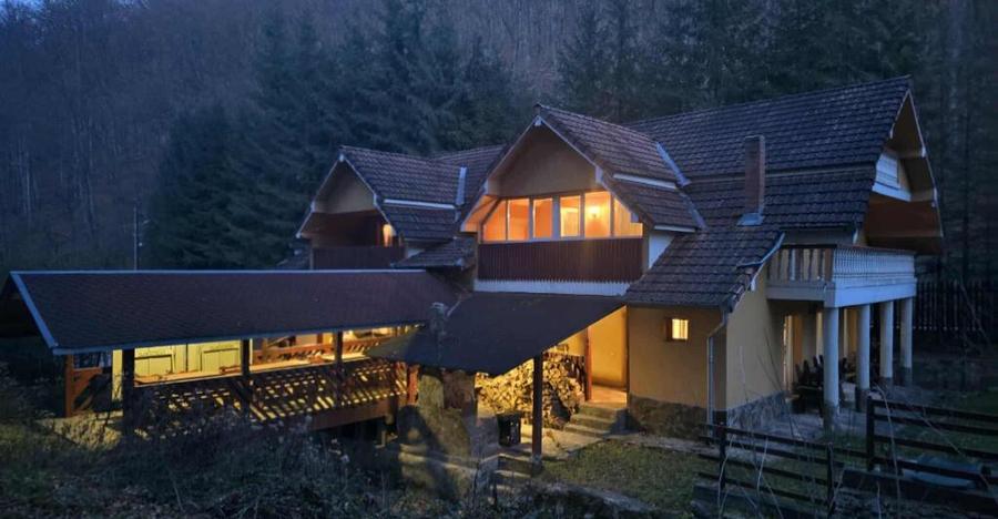 Casa/Pensiune,doua imobile intr-unul singur de vanzare, Valea Bratcu - 2