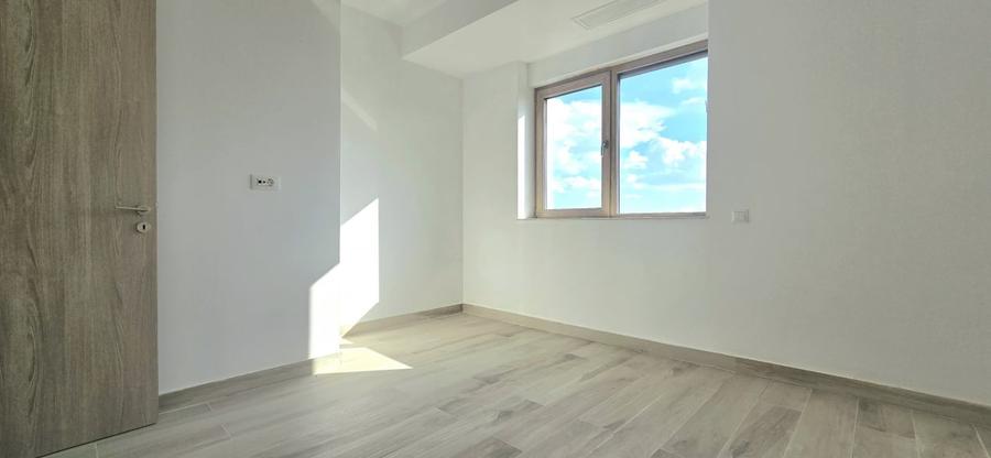 Apartament cu 4 camere decomandat în Mamaia-Sat