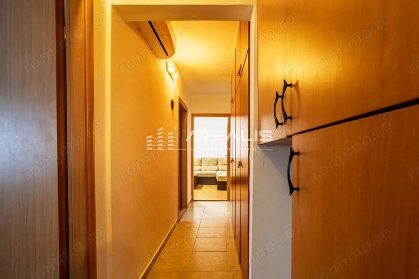 De inchiriat -Apartament 3 camere, decomandat, zona centrala - 17