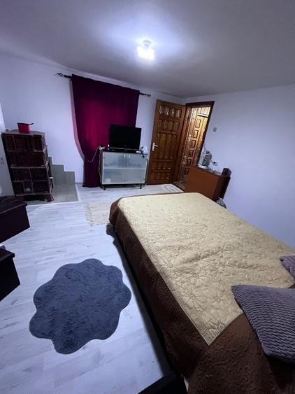 Casa cu mansardă și livada - 1