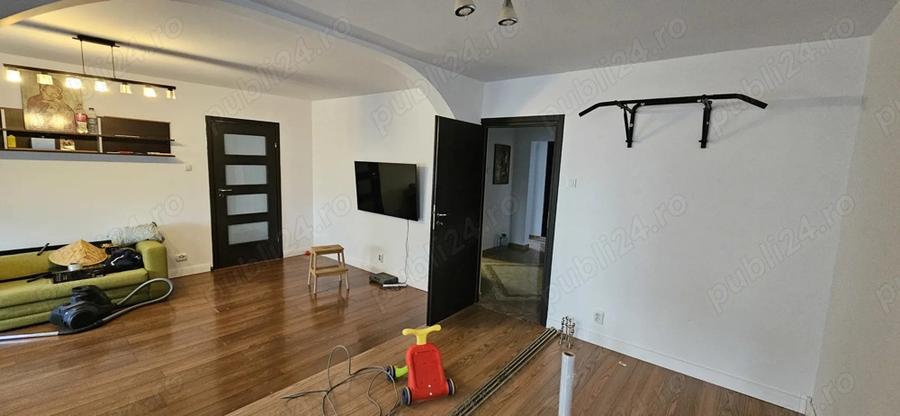 Ap 4 cam modificat in 3, Bl Basarabia, Stadionul Grand Arena, etaj 7 8 bloc 1982 - 7