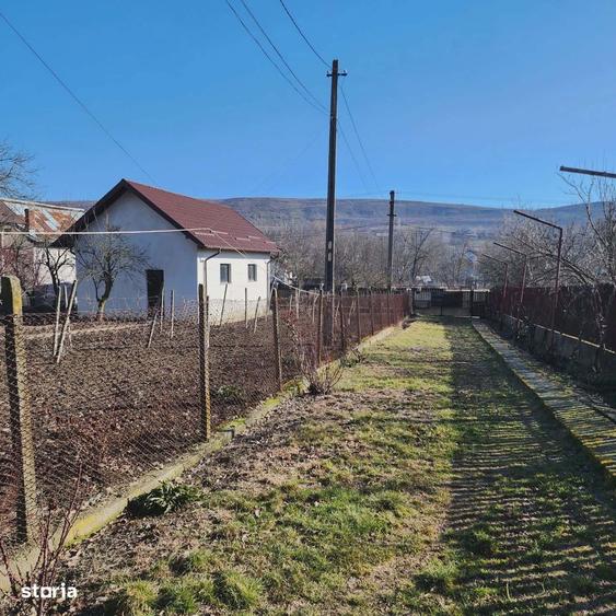 Casa detasata, 4 camere, o anexa , 2 garaje ,si subsol - 1