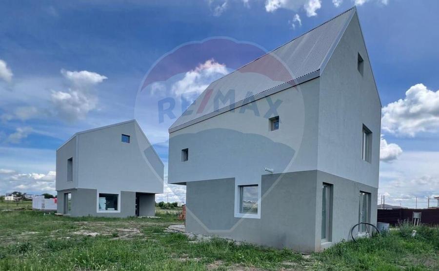 Casa / Vila - 132,5 mp , teren - 264 mp / zona Carcea - 3