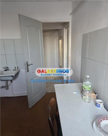 Vindem garsoniera in zona Razboieni-biserica , etaj 2, decom - 7