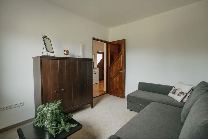 Casa de lucuit in zona linistita - 1