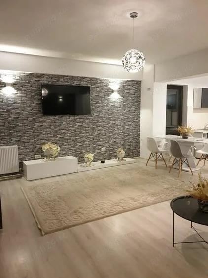 Apartament cu 3 camere decomandat, mobilat în Central