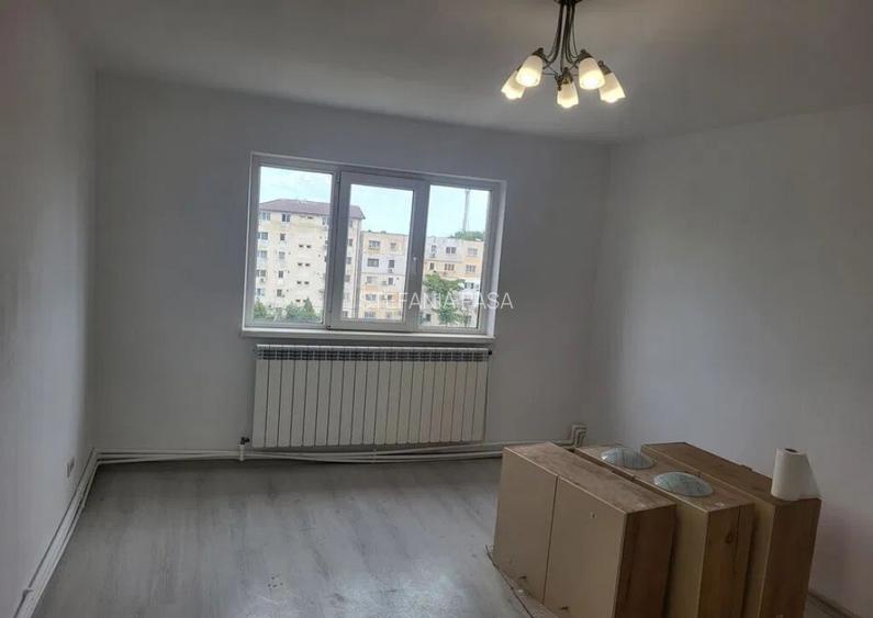 APARTAMENT 3 CAMERE DE VANZARE- ZONA INEL 2
