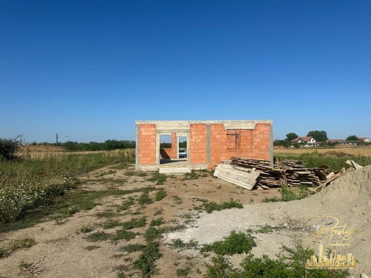 Casa la rosu si teren de 560 mp de vanzare in Tarian - Bihor - 5