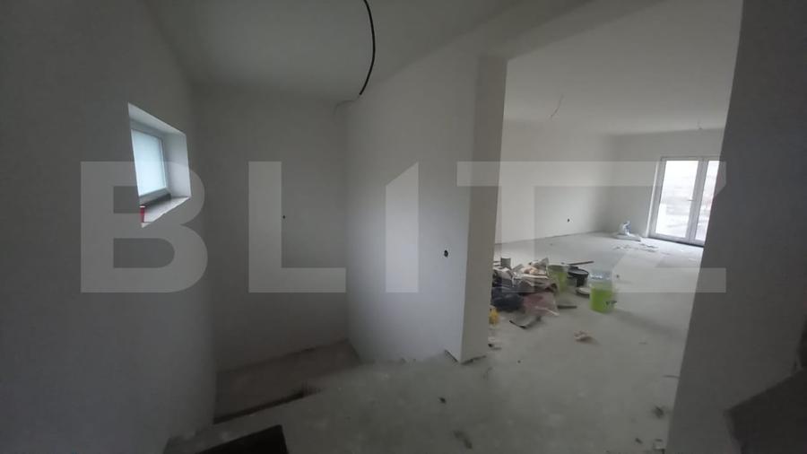 Casă individuală cu 5 camere cu Canalizare în Baciu