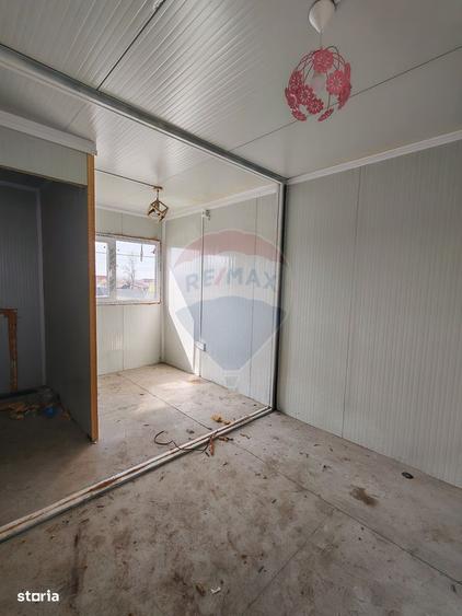 Casă cu 3 camere cu Teren 956 Mp în Sărbătoarea