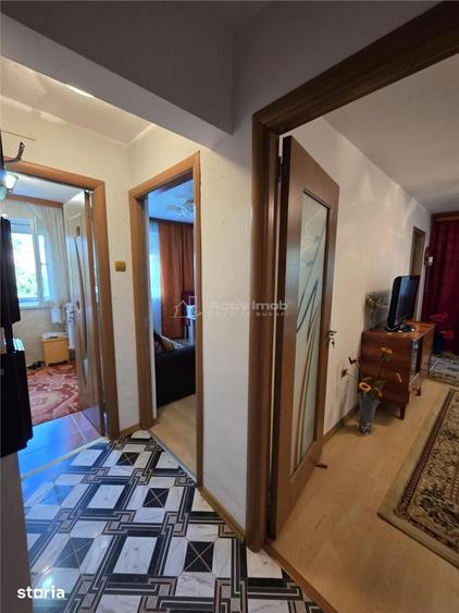 Apartament cu 3 camere semidecomandat în Micro 14