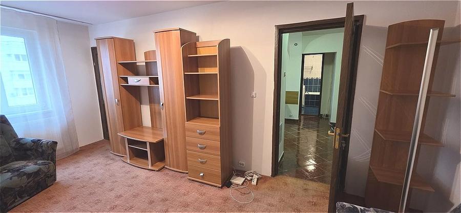 Garsonieră decomandată, mobilată în Dristor