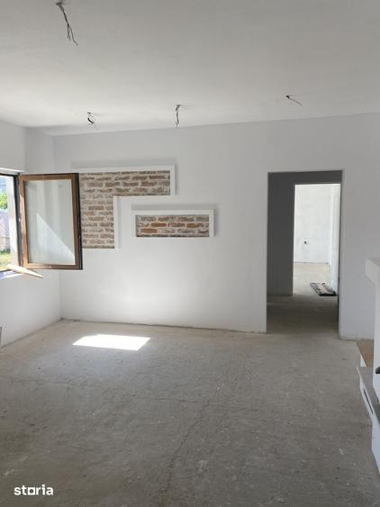 Casă cu 4 camere cu Teren 400 Mp în Central