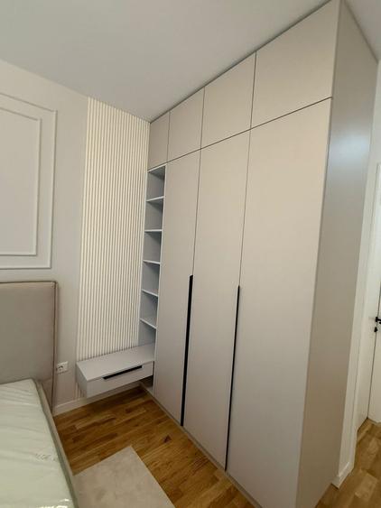 Apartament cu 3 camere semidecomandat, mobilat în P-ta Presei Libere