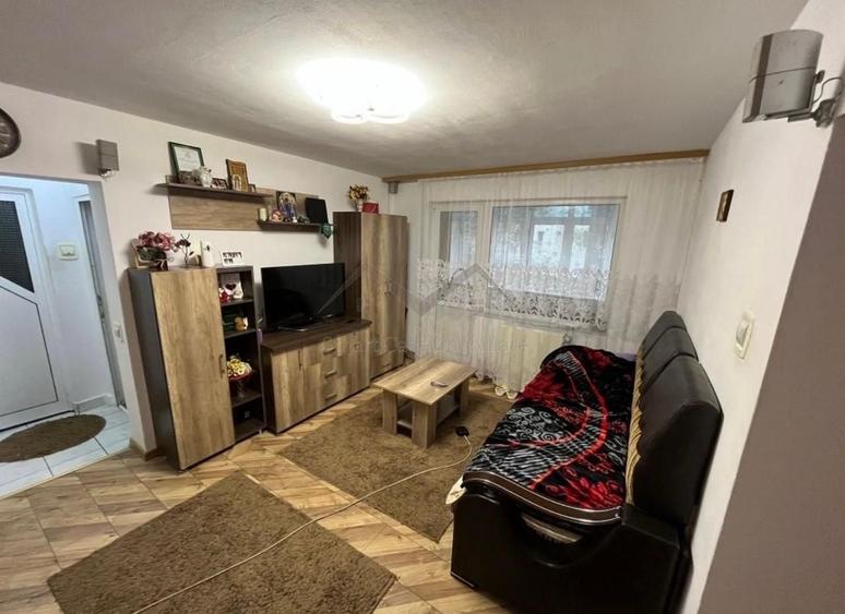 Apartament cu 2 camere semidecomandat în Podu Roș — fotografia 1