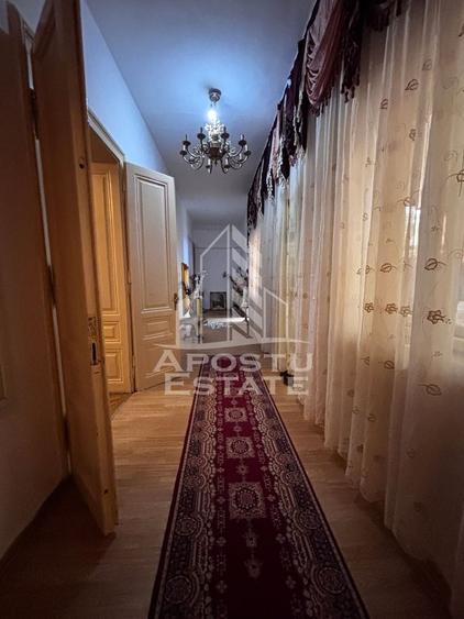 Casă individuală cu 10 camere cu Canalizare în Central