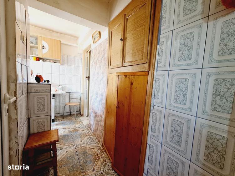 Apartament cu 2 camere decomandat în Podu Roș