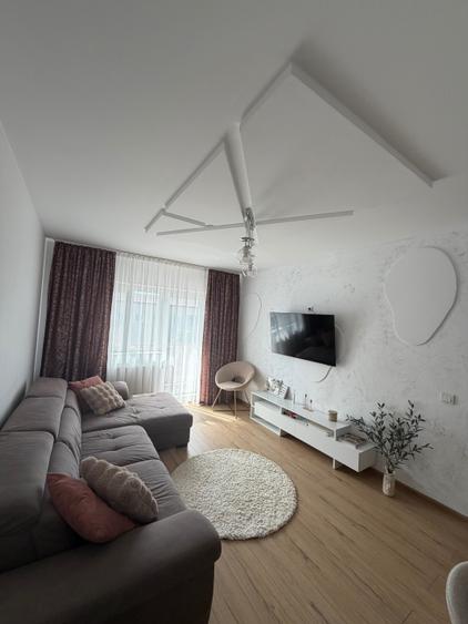 Apartament cu 2 camere decomandat în Micro 17