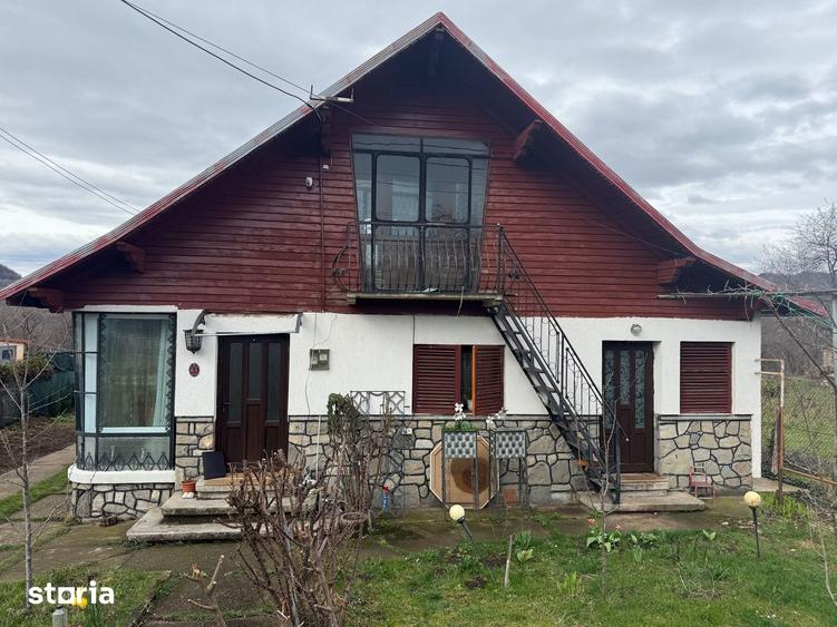 Casă cu 4 camere cu Teren 889 Mp în Cornu