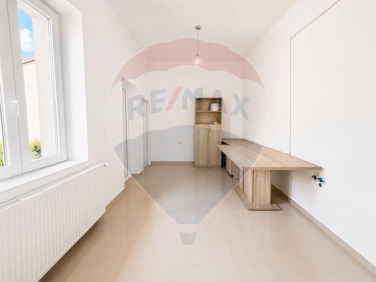 Apartament cu 4 camere decomandat în Central