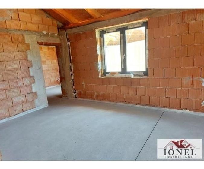 Casă individuală cu 3 camere cu Canalizare în Cricău
