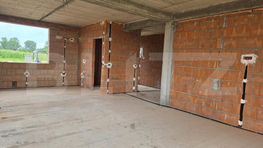 Casă individuală cu 4 camere cu Canalizare în Vest