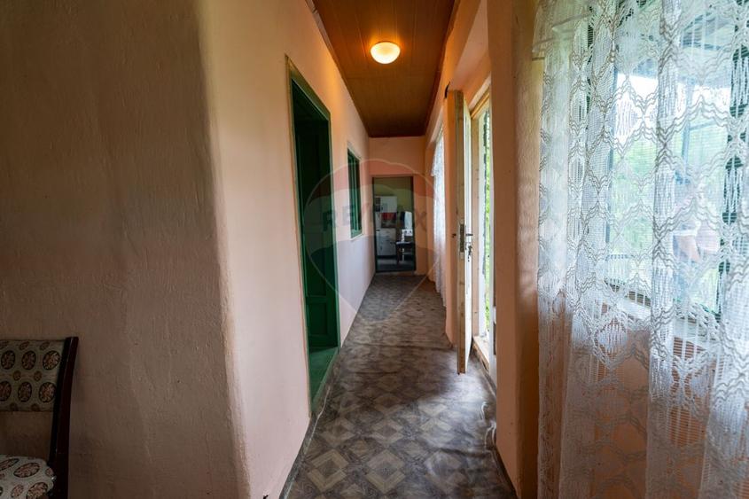 Casă individuală cu 6 camere cu Teren 2143 Mp în Crișan