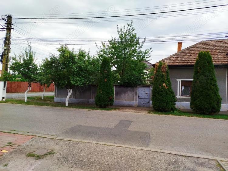 Casă cu 4 camere cu Teren 720 Mp în Central