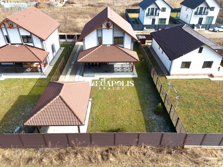 Casă individuală cu 4 camere cu Canalizare în Sânpetru