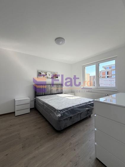Apartament cu 3 camere decomandat în Tractorul
