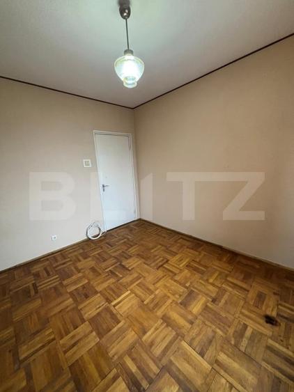 Apartament cu 4 camere semidecomandat în Nord