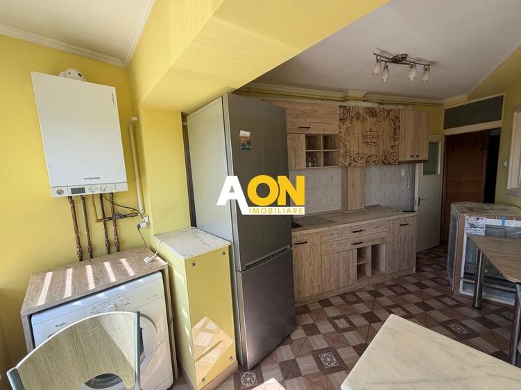 Apartament cu 4 camere decomandat, mobilat în Cetate