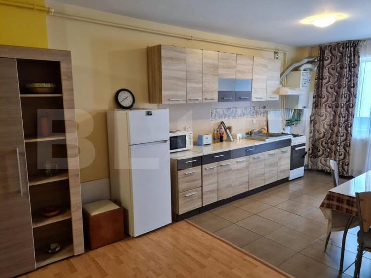 Apartament cu 3 camere semidecomandat în Central — fotografia 3