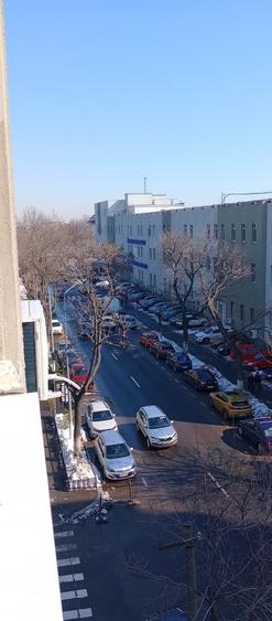 Garsonieră decomandată în Central