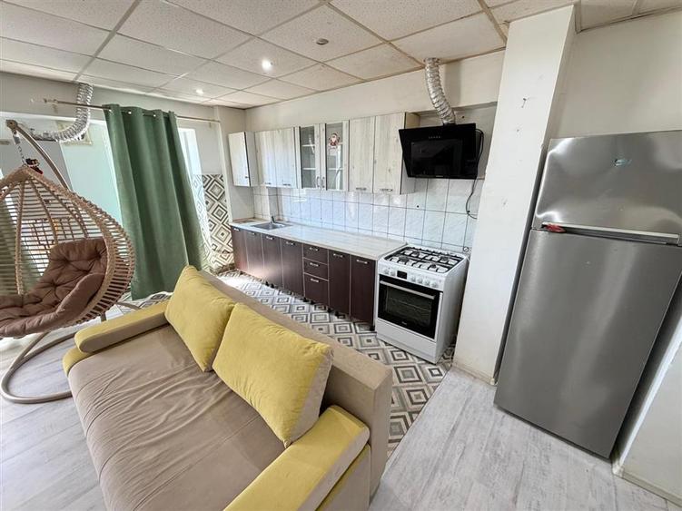 Apartament cu 3 camere decomandat în Nicolina