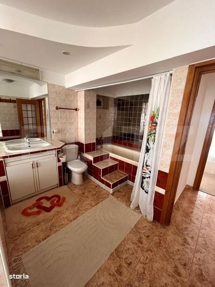 Apartament cu 4 camere decomandat în Central