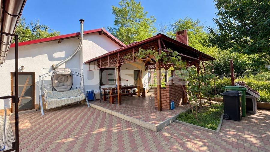 Casă individuală cu 5 camere cu Canalizare în Muntenii de Jos