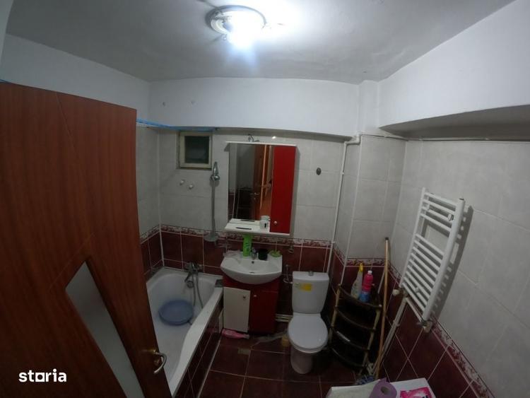 Apartament cu 3 camere decomandat în Uiești