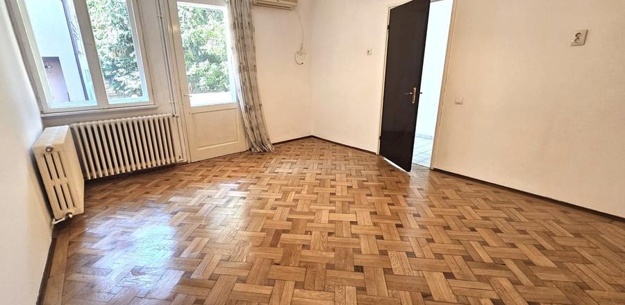 Apartament cu 6 camere în Kiseleff