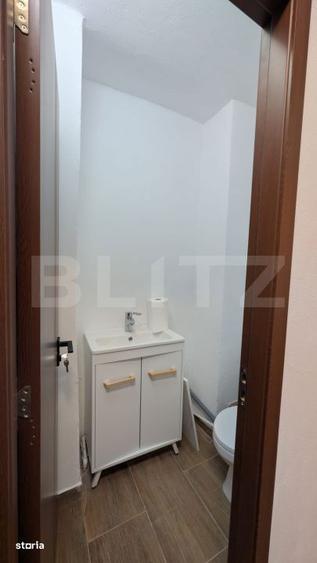 Spatiu comercial cu 2 Intrari Stradale, 70 mp, zona Micro 11 - 5