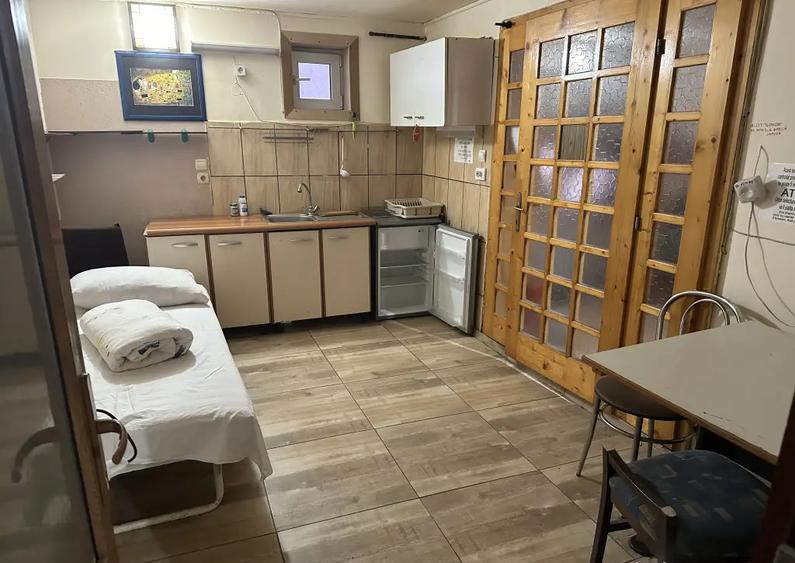 ?? Inchiriez 2 case pentru muncitori capacitate totala 34 locuri - 12