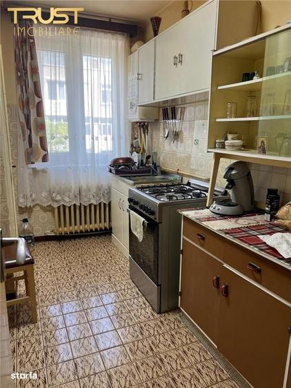 Apartament cu 3 camere decomandat în Central
