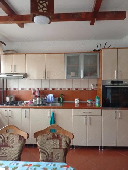 Casa cu 2 intrari zona 9 Mai | Parter comercial + etaj locuin?a | Mansarda - 3