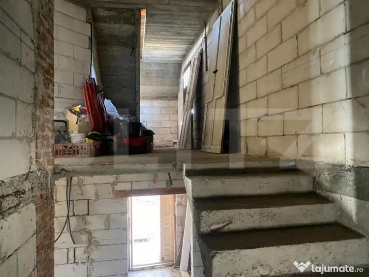 Casă cu 7 camere cu Teren 600 Mp în Central