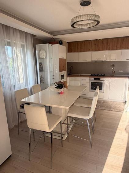 Casă cu 4 camere cu Teren 560 Mp în Central