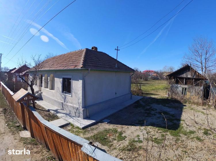 Casa la pret de apartament 4 camere, teren 1770 mp, renovata Ciorani - 2