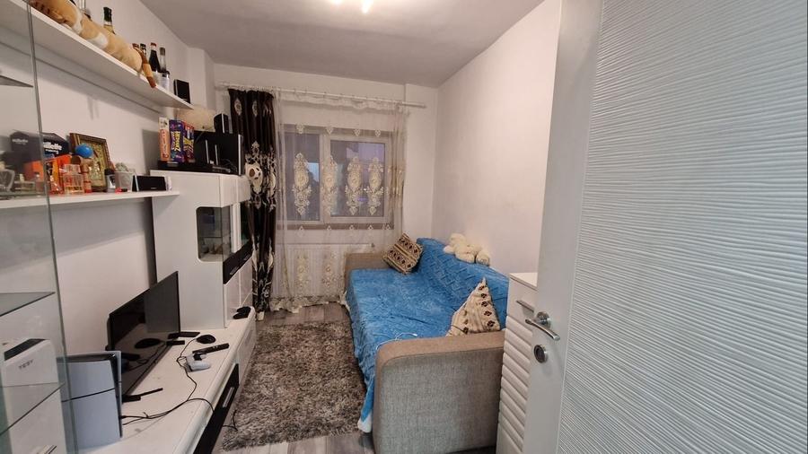 De Vanzare, Apartament 3 Camere, Etaj intermediar cu lift Comision 0 - 9