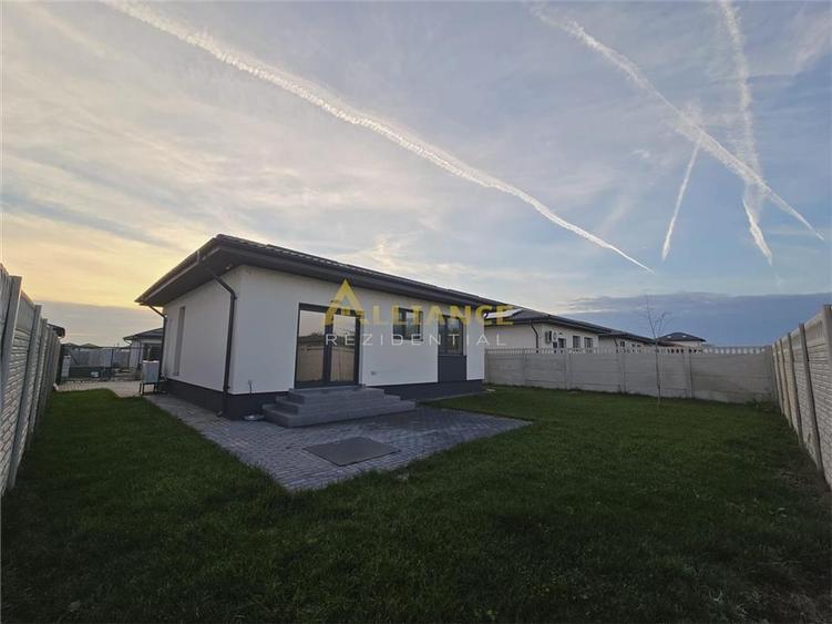 Casa semimobilata- 3 camere - 2 bai - 370 mp teren- pod - beci-pompa de caldura - 8