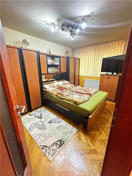 CIRCUMVALATIUNII - ETAJ 1 - BLOC IZOLAT - 4 camere - 2 bai - debara - decomandat - 1